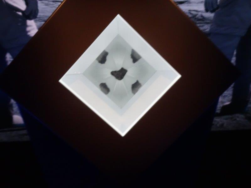 �ł��������Y�Ŋg�債�Ă���킟�I�u���̐΁v�ł��˂�₟�I